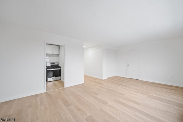 275 Prospect St 16 M, East Orange City, NJ 07017