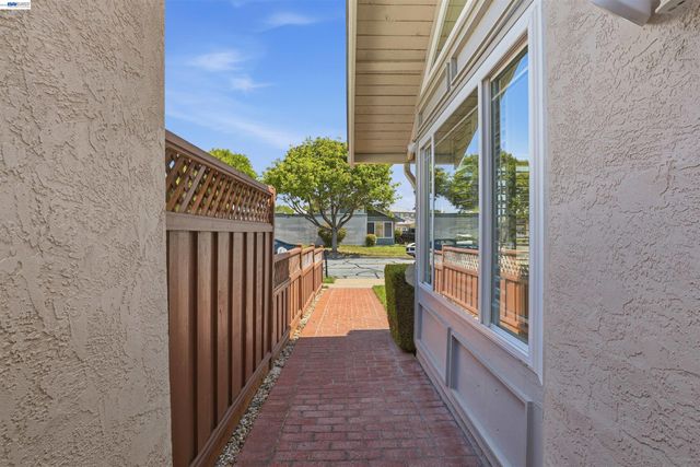 36719 Port Tidewood St, Newark, CA 94560