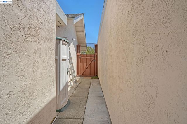 36719 Port Tidewood St, Newark, CA 94560