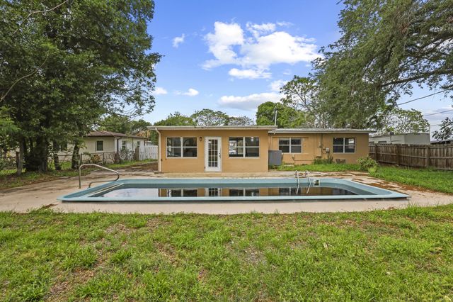 333 SW Lucero Drive, Port St. Lucie, Port St Lucie, FL 34983