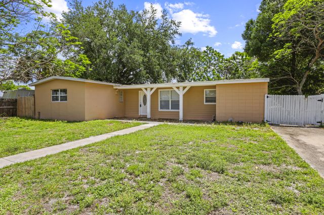 333 SW Lucero Drive, Port St. Lucie, Port St Lucie, FL 34983