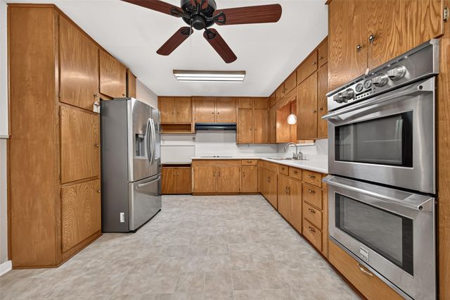 1008 Bernard Avenue, Rosenberg, TX 77471