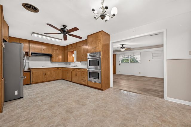 1008 Bernard Avenue, Rosenberg, TX 77471