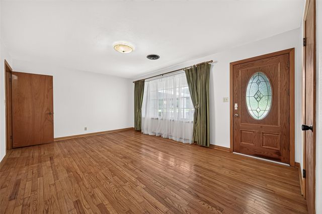 1008 Bernard Avenue, Rosenberg, TX 77471
