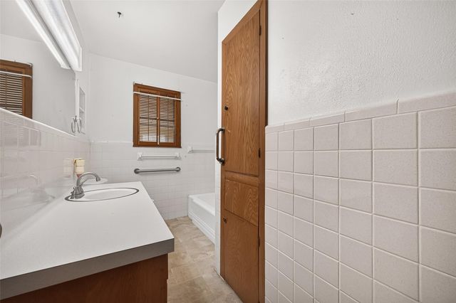 1008 Bernard Avenue, Rosenberg, TX 77471