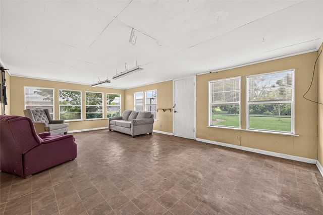 1008 Bernard Avenue, Rosenberg, TX 77471