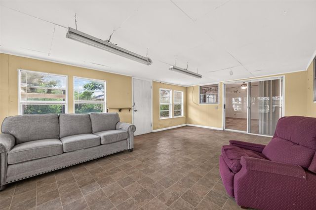 1008 Bernard Avenue, Rosenberg, TX 77471