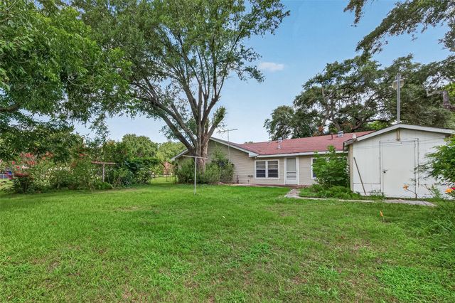1008 Bernard Avenue, Rosenberg, TX 77471
