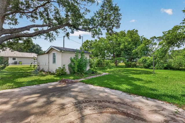 1008 Bernard Avenue, Rosenberg, TX 77471