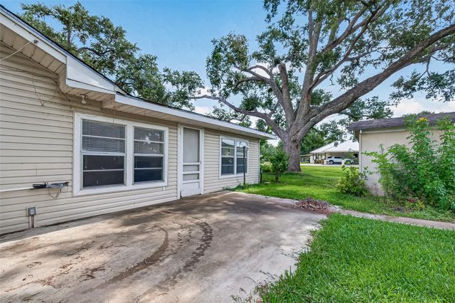 1008 Bernard Avenue, Rosenberg, TX 77471