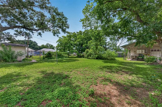 1008 Bernard Avenue, Rosenberg, TX 77471