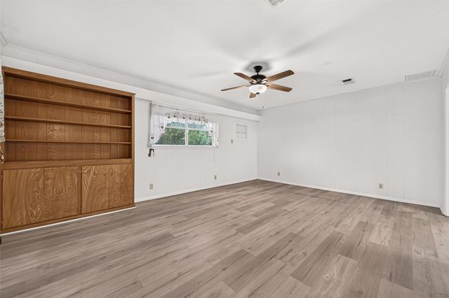 1008 Bernard Avenue, Rosenberg, TX 77471