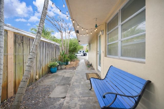 3042 NE 13th Ave, Oakland Park, FL 33334