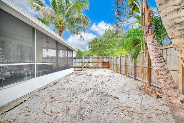 3042 NE 13th Ave, Oakland Park, FL 33334