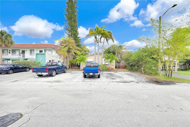 3042 NE 13th Ave, Oakland Park, FL 33334