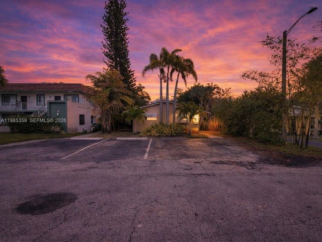 3042 NE 13th Ave, Oakland Park, FL 33334