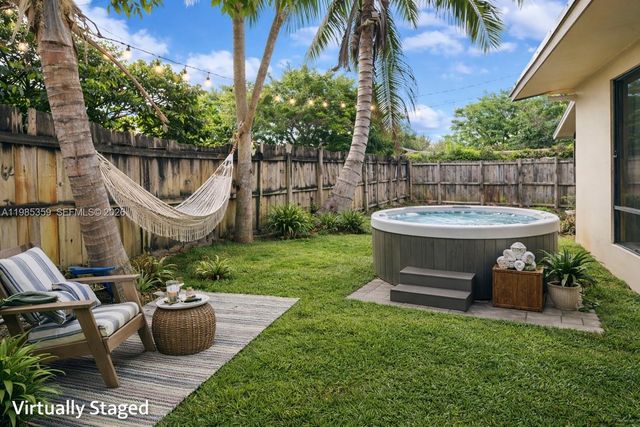 3042 NE 13th Ave, Oakland Park, FL 33334