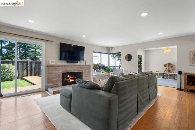 8618 Edgehill Court, El Cerrito, CA 94530
