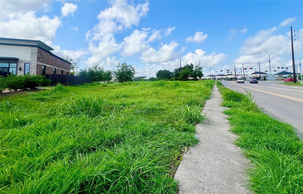 2023 5th Street, Stafford, TX 77477