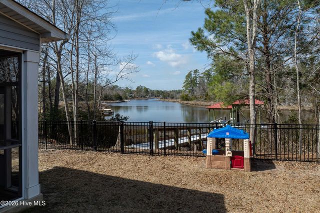 110 Ruby Yopp Circle, Sneads Ferry, NC 28460