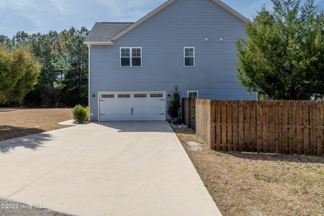 110 Ruby Yopp Circle, Sneads Ferry, NC 28460