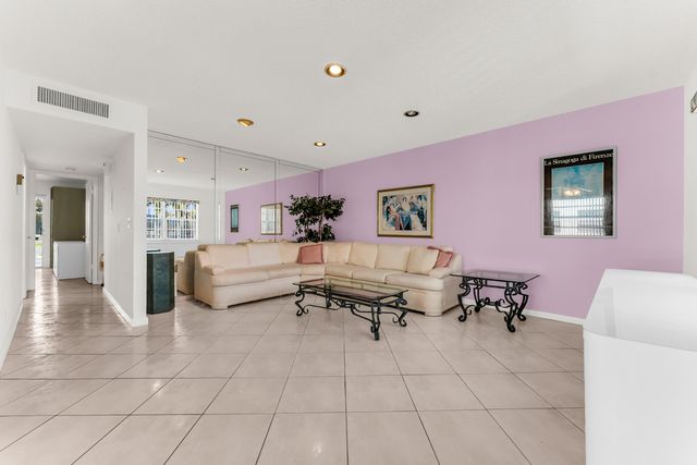 572 Flanders L 572, Delray Beach, FL 33484