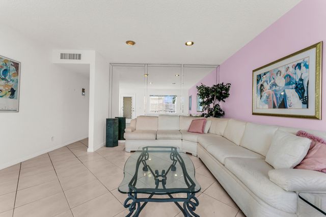 572 Flanders L 572, Delray Beach, FL 33484