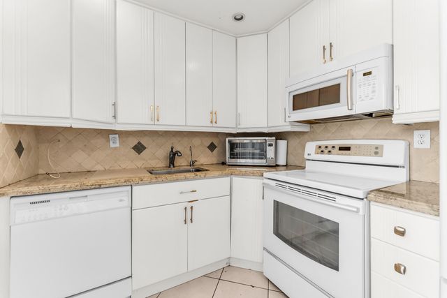 572 Flanders L 572, Delray Beach, FL 33484