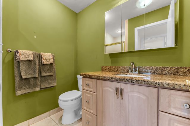 572 Flanders L 572, Delray Beach, FL 33484