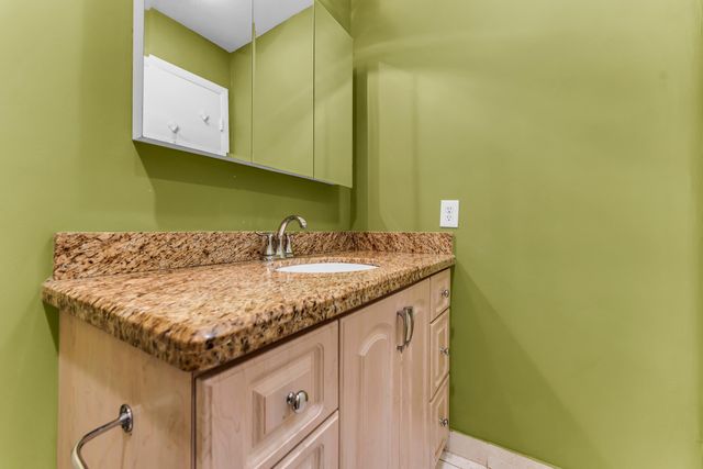 572 Flanders L 572, Delray Beach, FL 33484