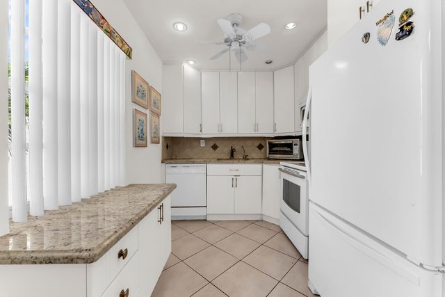 572 Flanders L 572, Delray Beach, FL 33484