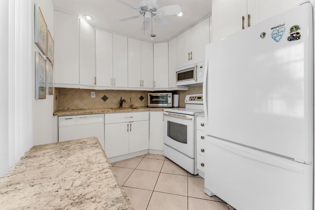 572 Flanders L 572, Delray Beach, FL 33484