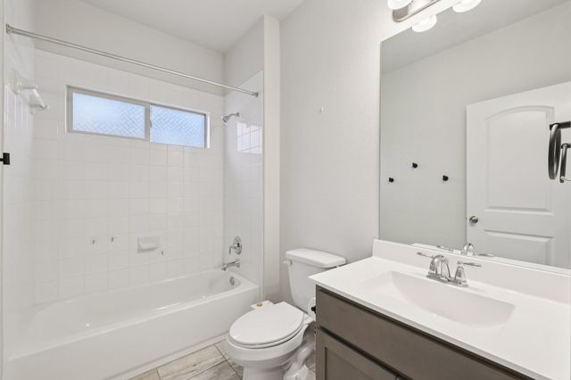 308 Castlefields ST, Hutto, TX 78634