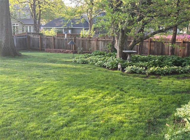 9103 Roe Avenue, Prairie Village, KS 66207