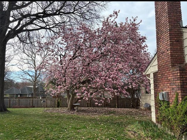 9103 Roe Avenue, Prairie Village, KS 66207