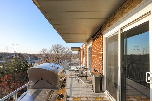 2900 Maple Avenue 19E, Downers Grove, IL 60515