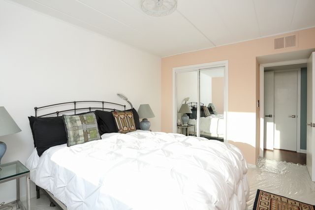 2900 Maple Avenue 19E, Downers Grove, IL 60515