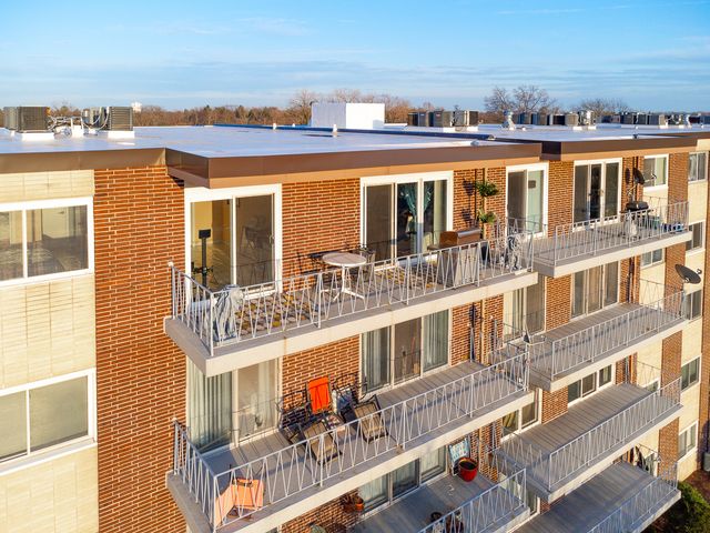 2900 Maple Avenue 19E, Downers Grove, IL 60515