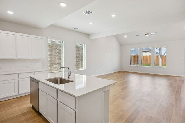 465 Hocking Hills Drive, Waxahachie, TX 75165