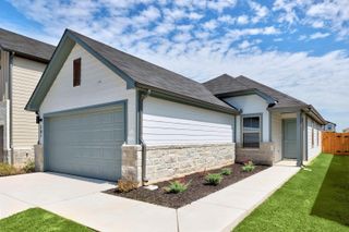 281 Bendecido LOOP, Elgin, TX 78621