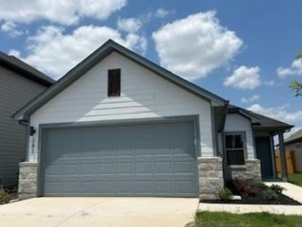 281 Bendecido LOOP, Elgin, TX 78621