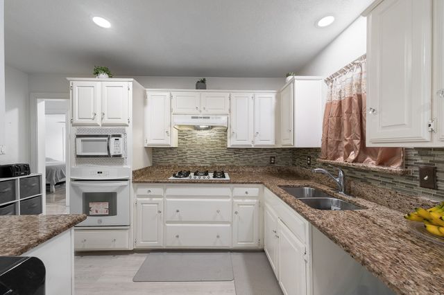2546 Havenhurst Street, Farmers Branch, TX 75234