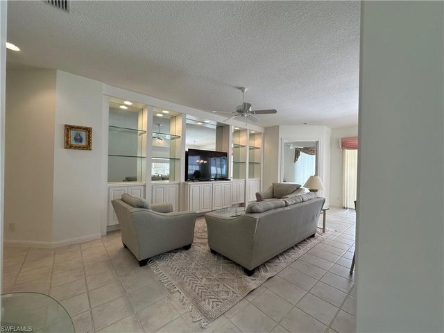 4681 Rio Poco CT, Naples, FL 34109