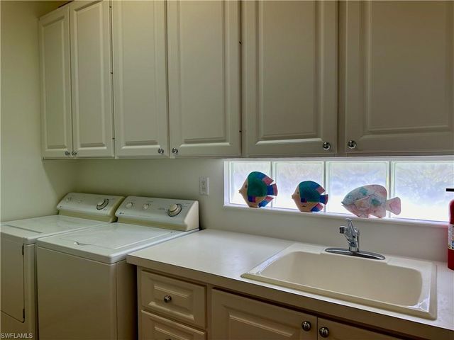 4681 Rio Poco CT, Naples, FL 34109