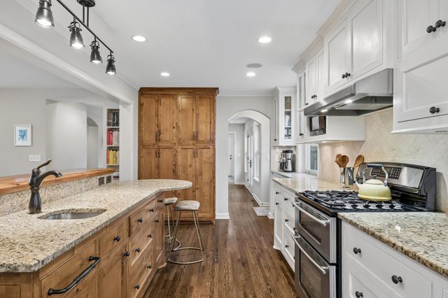 3800 Joppa Avenue S, Saint Louis Park, MN 55416