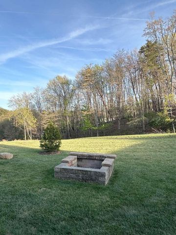 4743 Leigh LN, Roanoke, VA 24018
