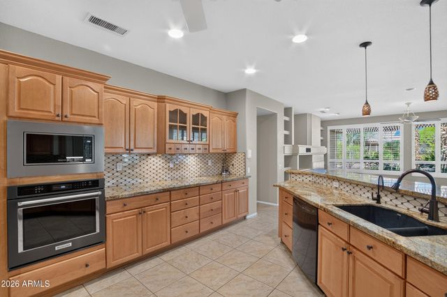 15756 W SPRING TREE Way, Surprise, AZ 85374