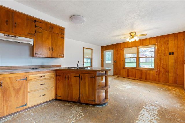 21589 MCPHERSON Avenue, Council Bluffs, IA 51503