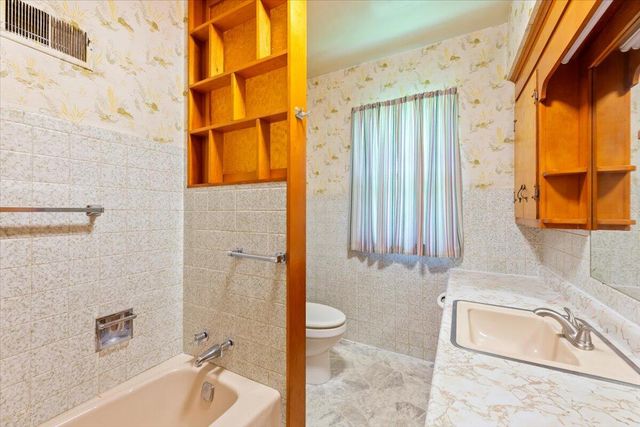 21589 MCPHERSON Avenue, Council Bluffs, IA 51503