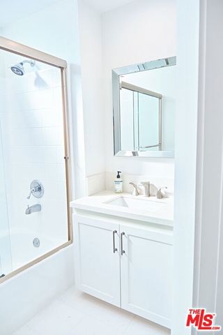 842 11th St 4B, Santa Monica, CA 90403